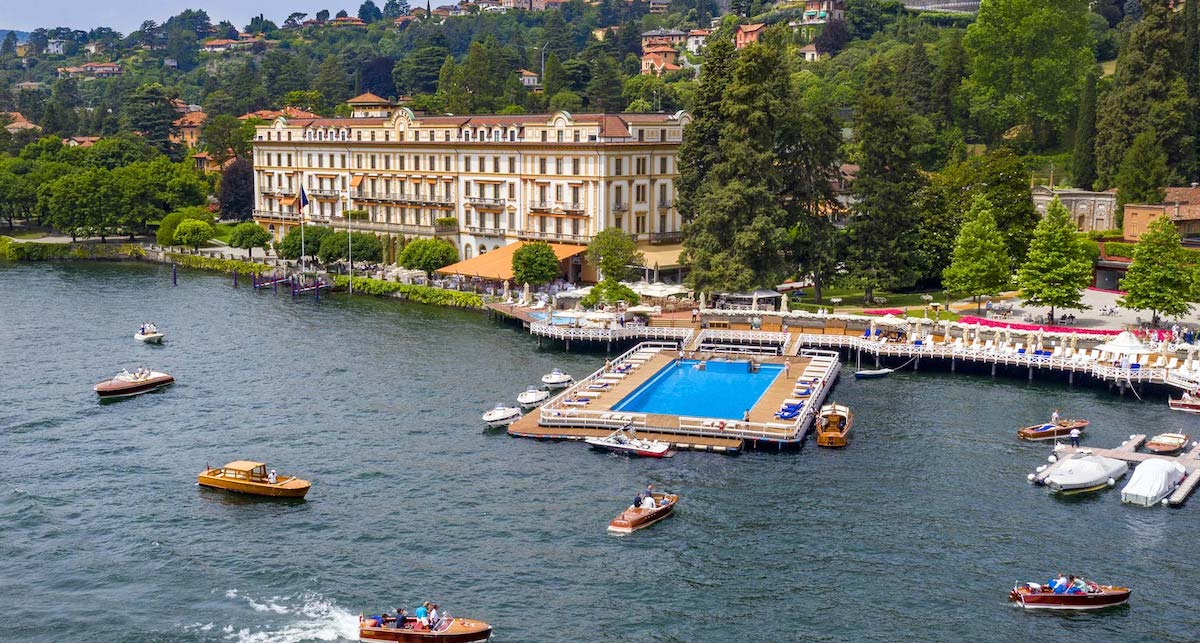 Villa D'Este pool and building by the lake