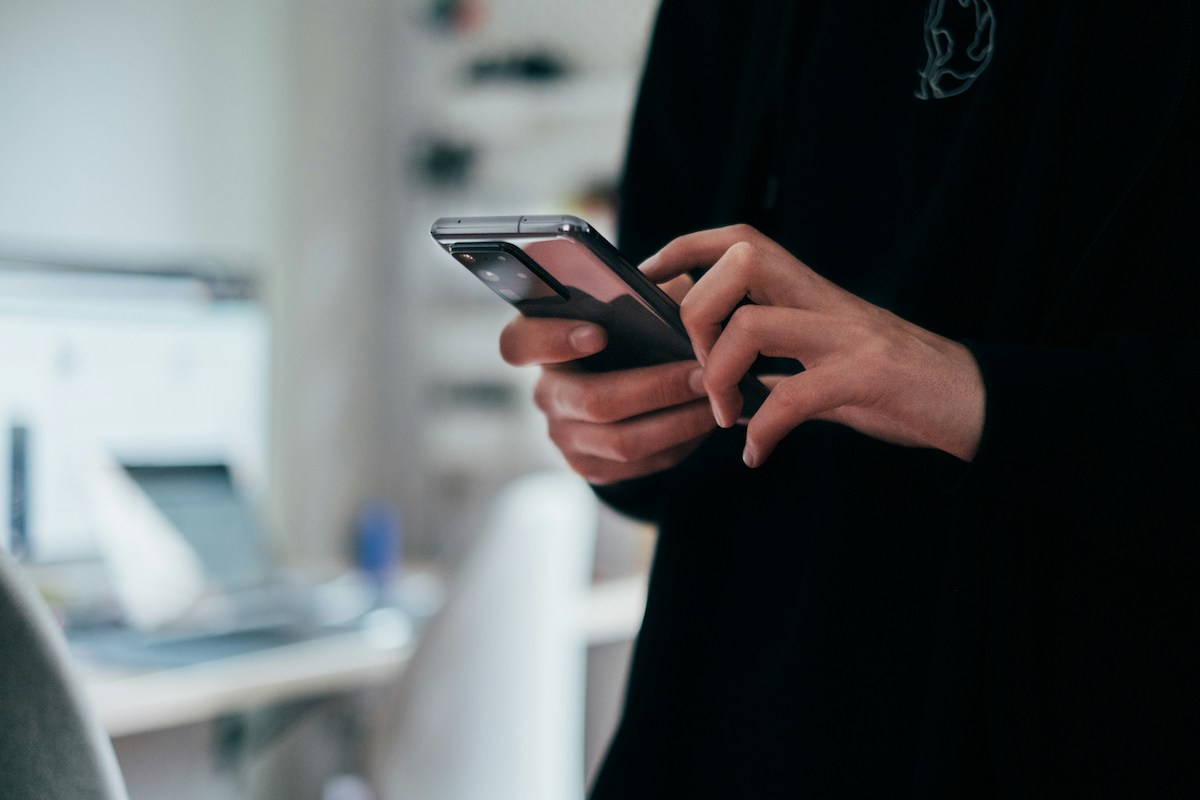 Social media negatively impacts smile perception